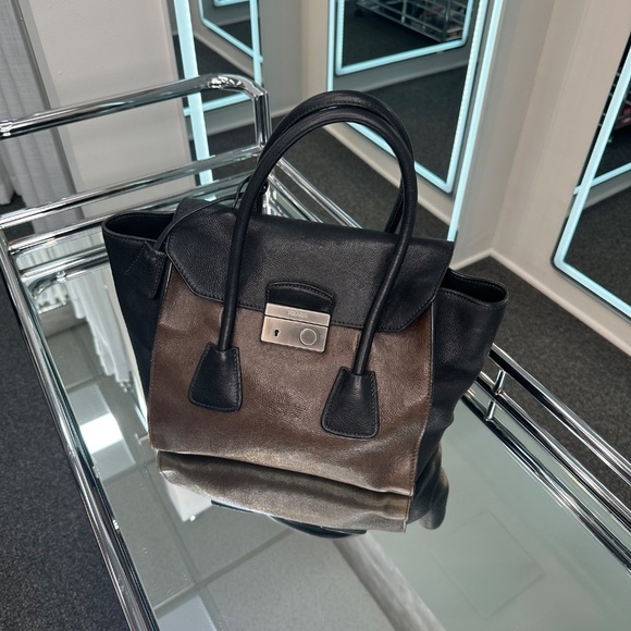 Prada bag - Picture 7 of 13